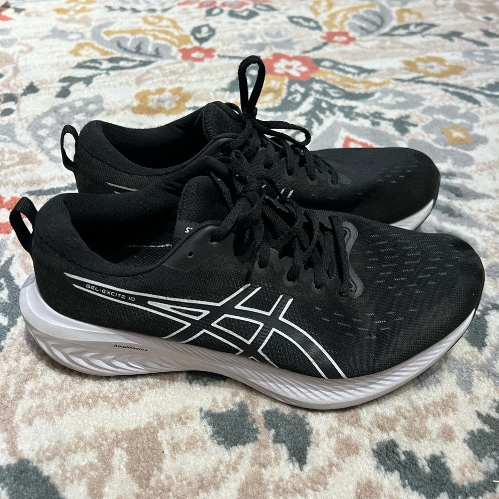 Men’s ASICS Black and White Gel-Excite 10 size 10.5 Extra Wide